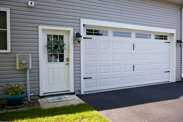 24/7 Emergency Garage Door Panel Replacement experts in Elk County County, KS